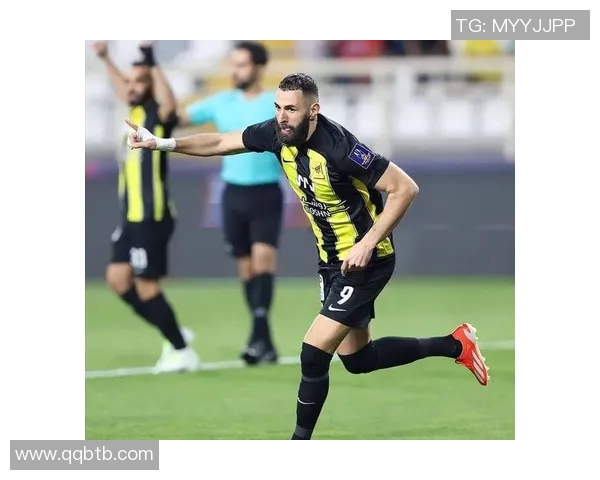 皇马官方宣布本泽马受伤缺席两周，球迷担心攻击火力不足